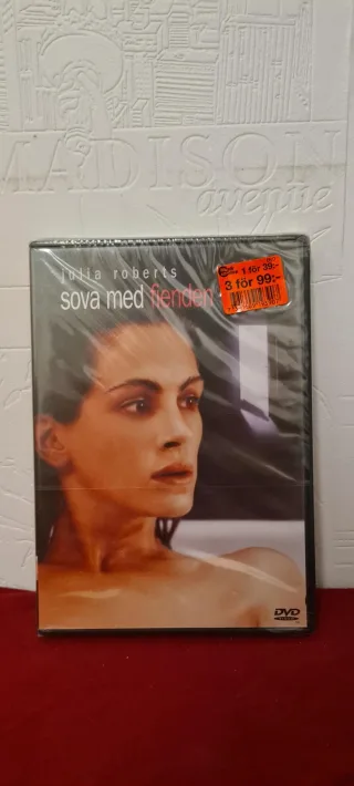 Sova Med Fienden