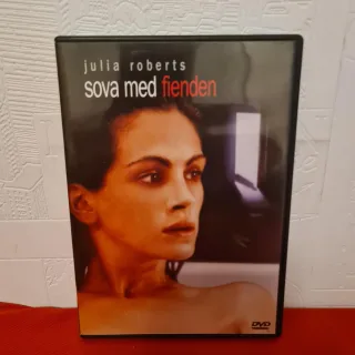 Sova Med Fienden