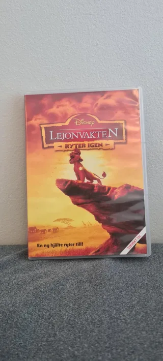 Lejonvakten Ryter Igen